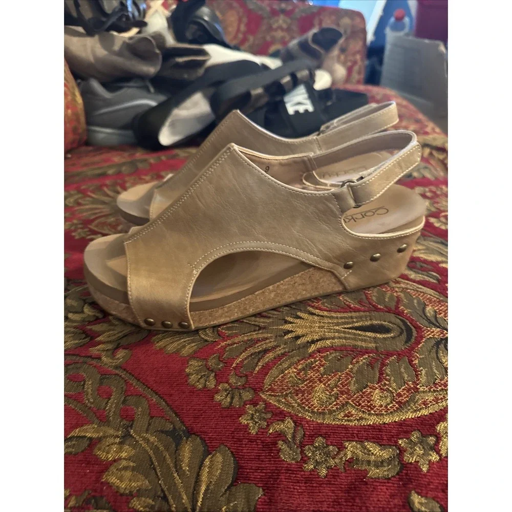 Corkys Women's Carley Wedge Sandal  Size 9 Brown
